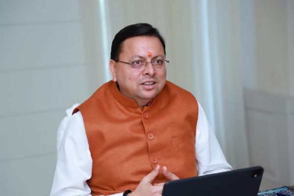 मुख्यमंत्री पुष्कर सिंह धामी वर्चुअल पर्यटकों विभाग की समीक्षा करते।