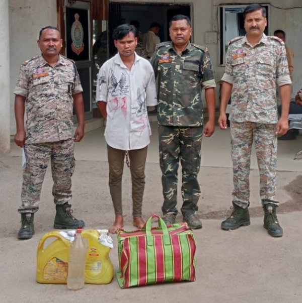 शराब के साथ एक आराेपित गिरफ्तार