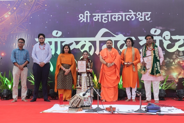 महाकाल महालोक में श्रावण-भादौ मास में  होने वाली  सांस्कृतिक संध्या में  वायलिन वादन व  एकल कथक नृत्य की प्रस्तुति सम्पन