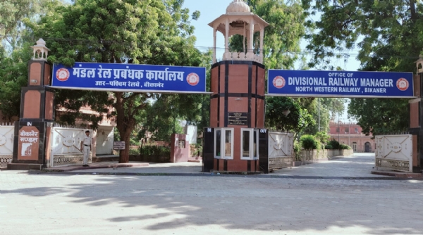 बरसात के मौसम में बीकानेर रेल मंडल सतर्कता से कर रहा विशेष तैयारियों के साथ रेल संचालन