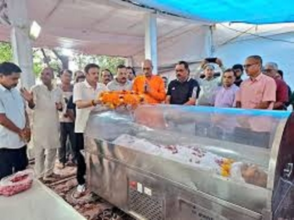उपमुख्यमंत्री राजेन्द्र शुक्ल श्रद्धांजलि  देने पहुंचे