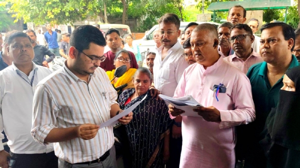कानपुर में राष्ट्रीय दिव्यांग पार्टी ने जिला अधिकारी कार्यालय में मांगों को लेकर किया जोरदार प्रदर्शन सौंपा ज्ञापन का छायाचित्र