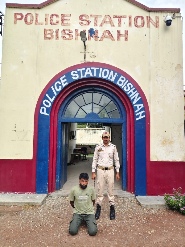 जम्मू जिला पुलिस ने बिश्नाह क्षेत्र में एक भगोड़े को सफलतापूर्वक किया गिरफ्तार