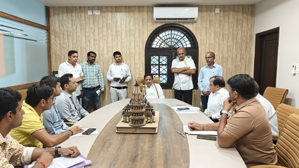 स्वास्थ्य सुविधाओं के संबंध में बैठक