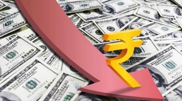 डॉलर के मुकाबले 12 पैसे की कमजोरी के साथ बंद हुआ रुपया