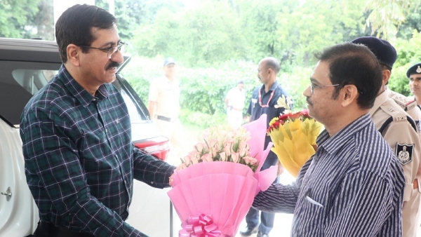 मनोनीत मुख्य न्यायाधिपति राजभवन पहुंचे