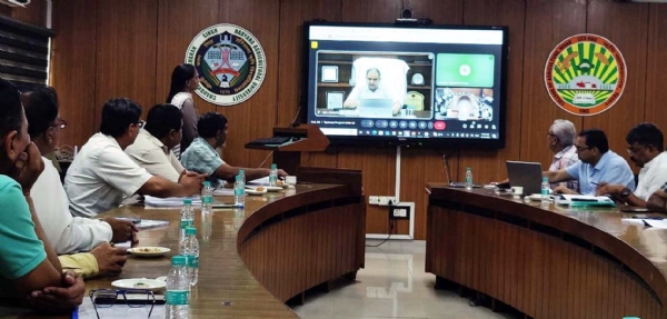 एचएयू के कार्यक्रम में उपस्थित अधिकारी