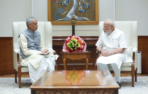 प्रधानमंत्री नरेन्द्र मोदी से नई दिल्ली में राज्यपाल आचार्य देवव्रत की शिष्टाचार भेंट