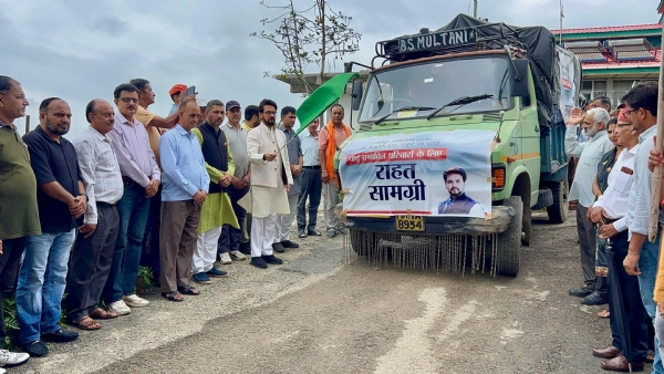 सराज की ज़रूरतमंद जनता के लिए 800 तिरपाल