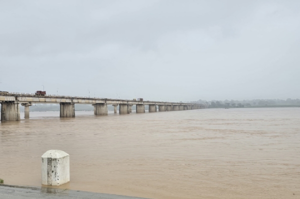सोन नदी खतरे के निशान के पास पंहुचा जलस्तर