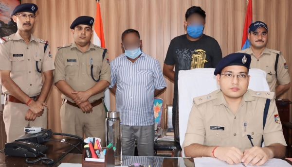 साधन सहकारी समिति से गबन के पकड़े गए आरोपी।