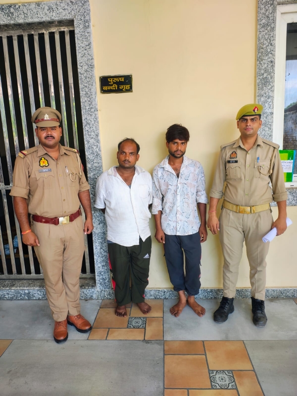 पुलिस की गिरफ़्त में स्मैक तस्कर