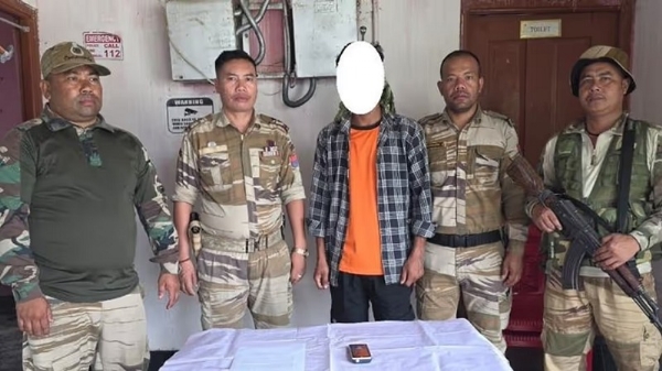 मणिपुर में गिरफ्तार उग्रवादियों की तस्वीर।