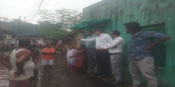 दर्जनों घरों में घुसा बारिश का पानी, विधायक करेंगे भोजन की व्यवस्था