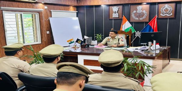 चौकी प्रभारियों की एसपी सिटी ने ली क्लास, त्योहारों पर सतर्कता के दिये निर्देश