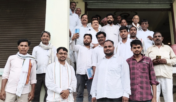 प्रयागराज के गंगापार क्षेत्र में हुई कांग्रेस पार्टी के कार्यकर्ताओं का छाया चित्र