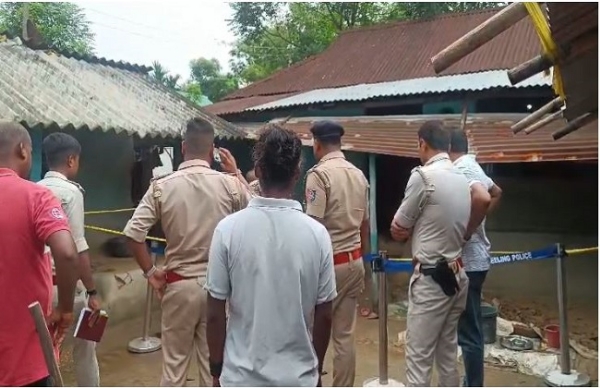 घटनास्थल पर पहुंची पुलिस
