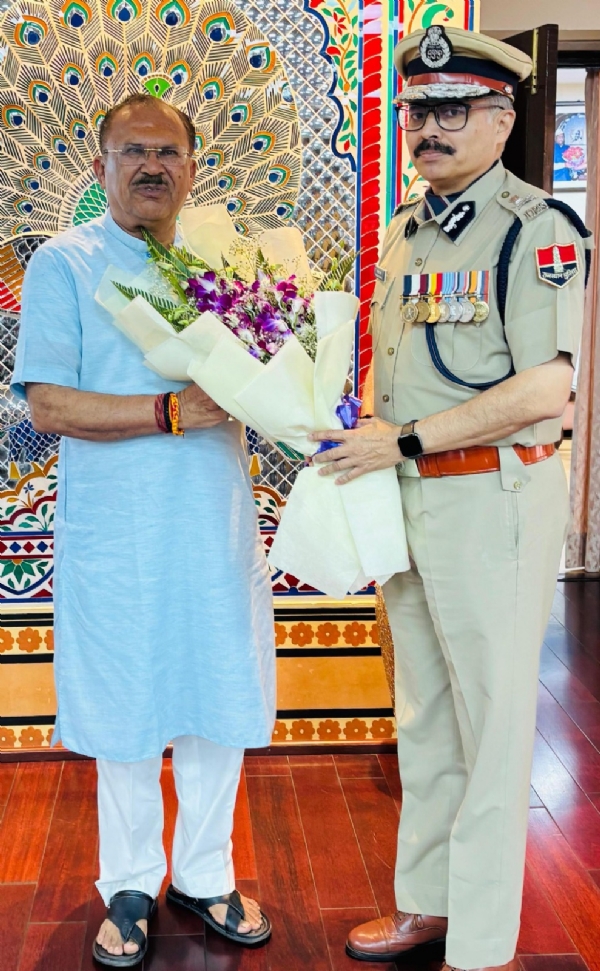 विधान सभा अध्यक्ष देवनानी से पुलिस महानिदेशक की मुलाकात
