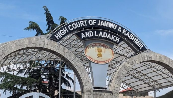 फर्जी बंदूक लाइसेंस मामले में अतिरिक्त प्राथमिकियों को रद्द करने की माँग वाली याचिकाओं को उच्च न्यायालय ने  किया खारिज
