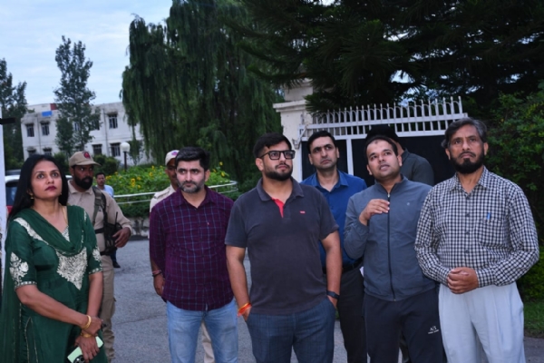 विकास परियाेजनाआं की समीकशा करते रजिसटरार््