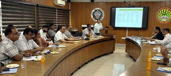 कार्यक्रम में उपस्थित अधिकारी।