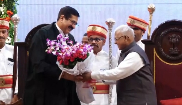 राजभवन में म.प्र. उच्च न्यायालय के मुख्य न्यायाधिपति का शपथ ग्रहण समारोह
