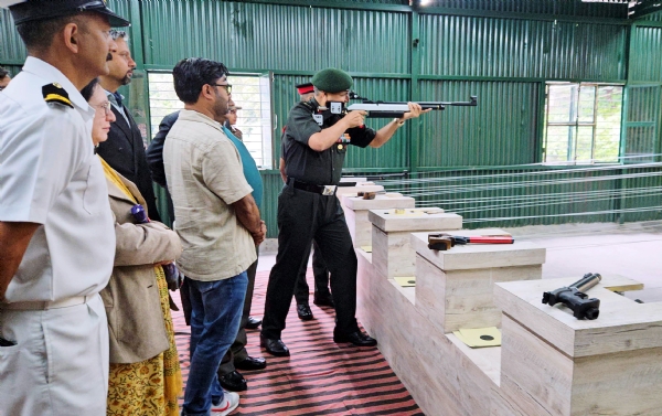 डीएसबी परिसर में शूटिंग रेंज का शुभारंभ करते एनसीसी के उपनिदेशक ब्रिगेडियर संजय चौहान।