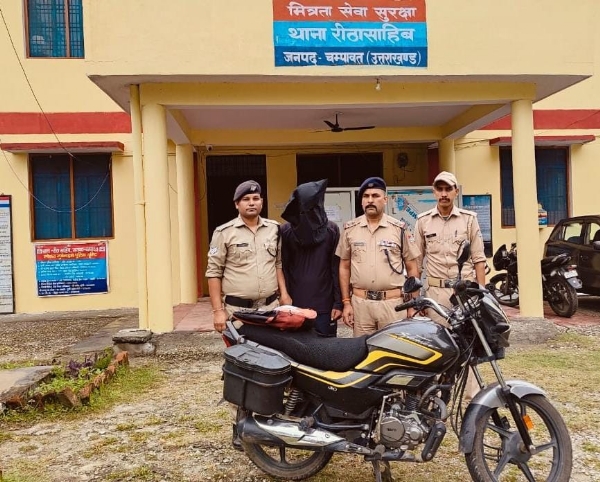 पुलिस द्वारा गिरफ्तार चरस तस्कर