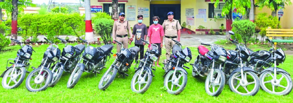 पुलिस गिरफ्त में आरोपित