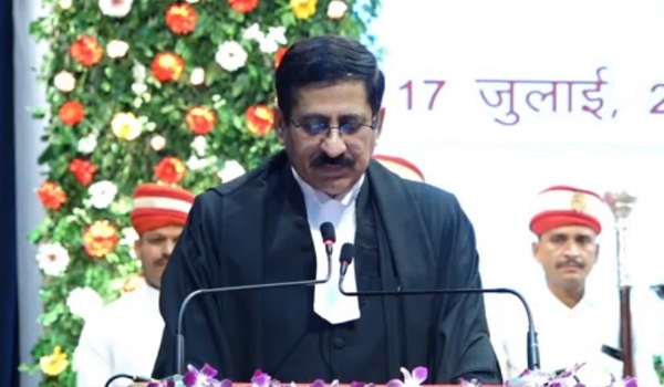 राजभवन में म.प्र. उच्च न्यायालय के मुख्य न्यायाधिपति का शपथ ग्रहण समारोह