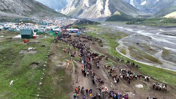 भारी बारिश के कारण पहलगाम और बालटाल दोनों आधार शिविरों से अमरनाथ यात्रा एक दिन के लिए स्थगित