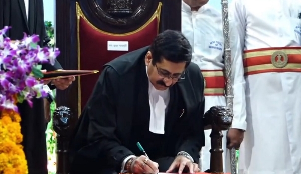 राजभवन में म.प्र. उच्च न्यायालय के मुख्य न्यायाधिपति का शपथ ग्रहण समारोह