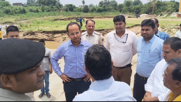 निरीक्षण करते डीएम