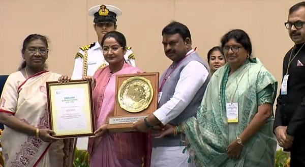 राष्ट्रपति ने महापौर और नगर निगम अध्यक्ष को किया सम्मानित