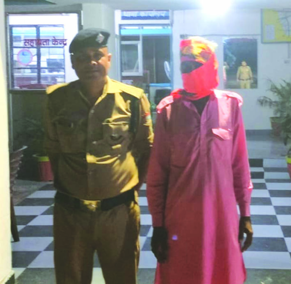 पुलिस गिरफ्त में आरोपित