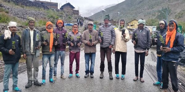 भारत-चीन सीमा से सटे जांदूग गांव में भी हरेला पर्व की धूम