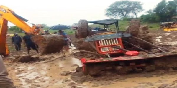 जबलपुर : ट्रैक्टर पलटने से किसान की दर्दनाक मौत