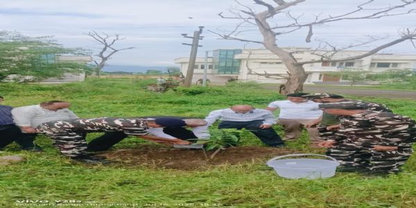 हरेला पर्व पर एसएसबी रानीखेत और डोईवाला में पौधारोपण