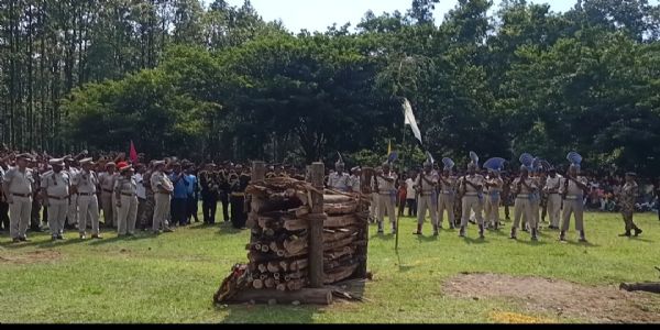 नक्सल विरोधी अभियान में बलिदान जवान प्रणेश्वर कोच का मागुरमारी में राष्ट्रीय सम्मान के साथ अंतिम संस्कार संपन्न