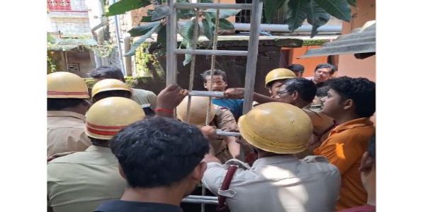 मानसिक रूप से विक्षिप्त महिला कुएं में गिरी, बचाव कार्य जारी