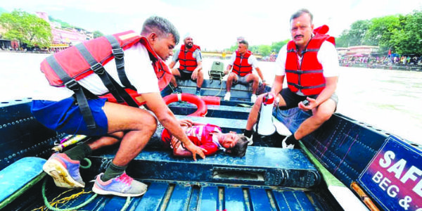 कांवड़ मेले में सेना का योगदान, बीईजी तैराक दलों ने बचाई 22 कांवड़ियों की जान