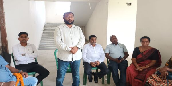विधायक ने किया चहारदीवारी निर्माण कार्य का शिलान्यास