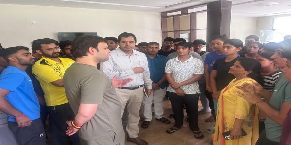 खेल मंत्री गौरव गौतम ने ताऊ देवीलाल स्टेडियम का किया निरीक्षण, 15 अधिकारियों को कारण बताओ नोटिस