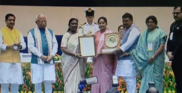 राष्ट्रपति ने महापौर और नगर निगम अध्यक्ष को किया सम्मानित