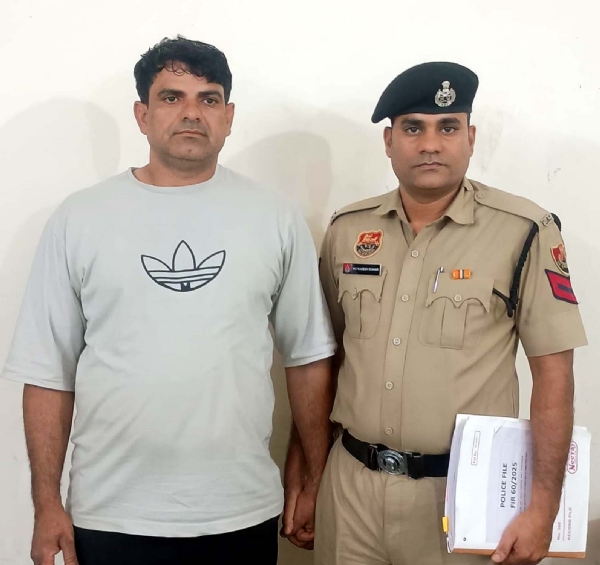 नौकरी लगवाने का आरोपी पुलिस हिरासत में।