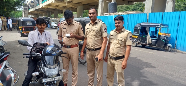 Illegal bike taxis in Thane city,20 fined