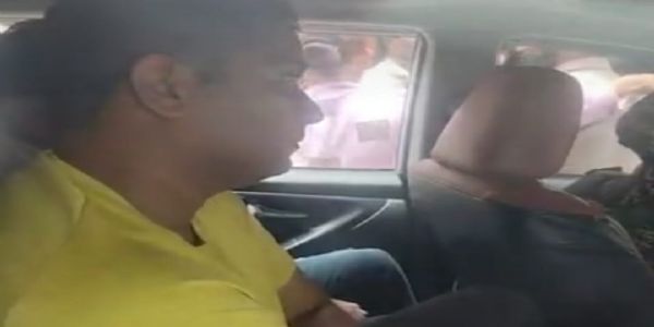 ईडी की गाड़ी में चैतन्य बघेल को ले जाया गया