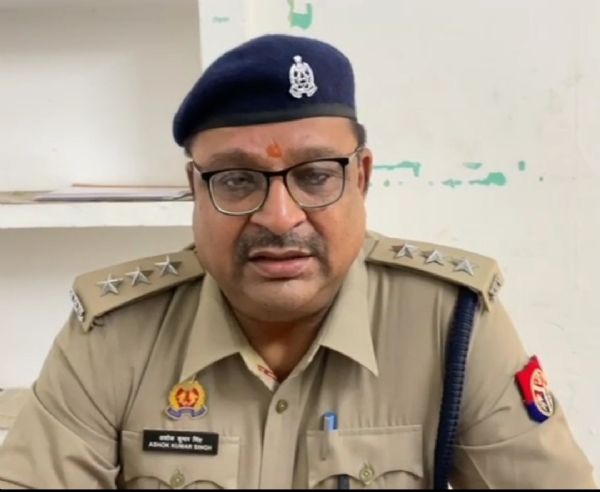 क्षेत्राधिकारी लालगंज अशोक कुमार सिंह।