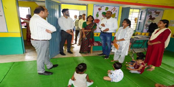 सिवनीः संभागायुक्‍त ने निर्माण कार्यों का किया निरीक्षण विभागीय योजनाओं की समीक्षा
