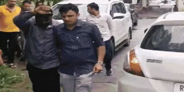 सीबीआई ने घूसखोर नारकोटिक्स इंस्पेक्टर और दलाल को किया गिरफ्तार